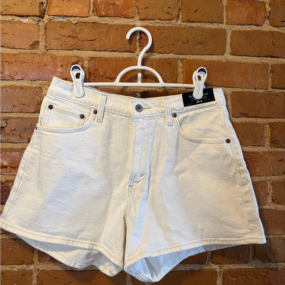 NWT Abercrombie Curve Love High Rise 90s Relaxed Cutoff Short Size 29/8 Cream - Picture 4 of 10